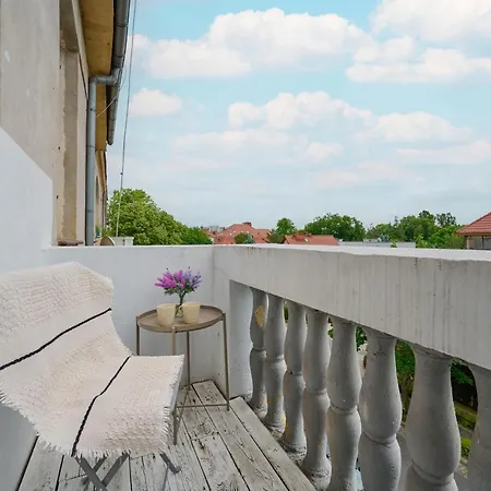 Spacious Tenement With 1 Bedroom And Balcony By Renters Appartement Wrocław