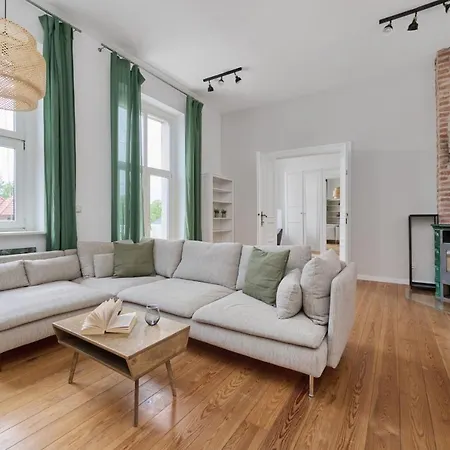Appartement Spacious Tenement With 1 Bedroom And Balcony By Renters *